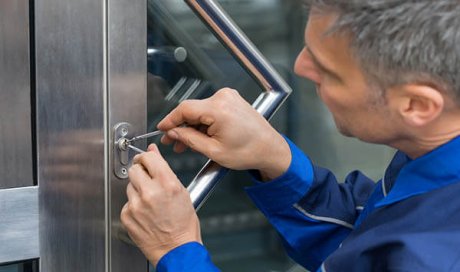 Ouverture rapide de porte blindée claquée avec clé derrière à Dijon